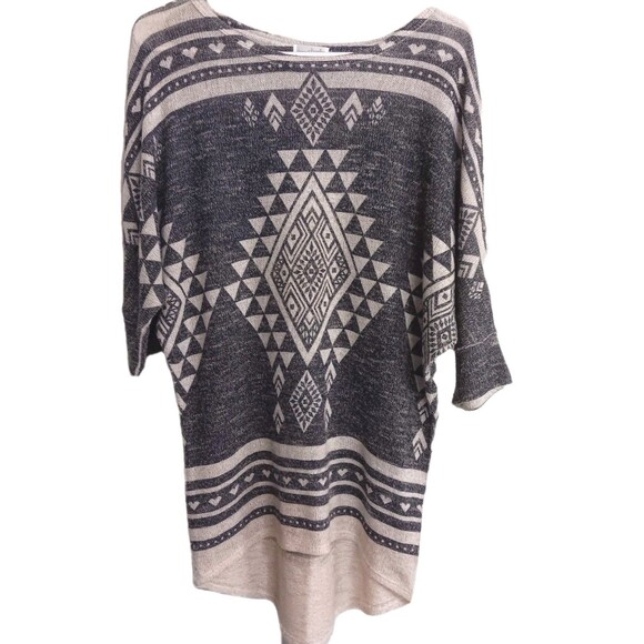 Charming Charlie Made In The USA Geometric Aztec Design Sz M Top Blueish Gray - Picture 2 of 12